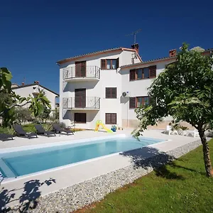 Falu , Štinjan Kroatien